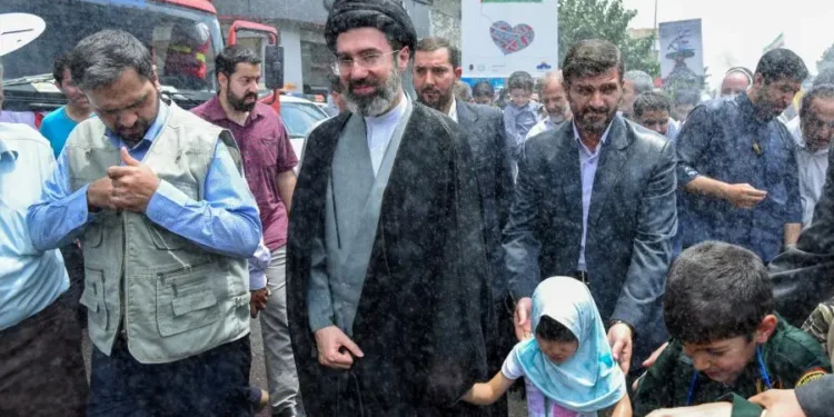 مجتبى خامنئي: أفشلنا مخطط تقسيم إيران وسنواصل استهداف القواعد الأميركية