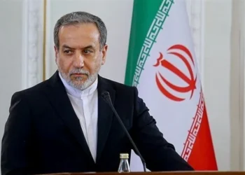 إيران تتوعد بمواصلة الضربات الصاروخية وترفض أي مفاوضات مع واشنطن