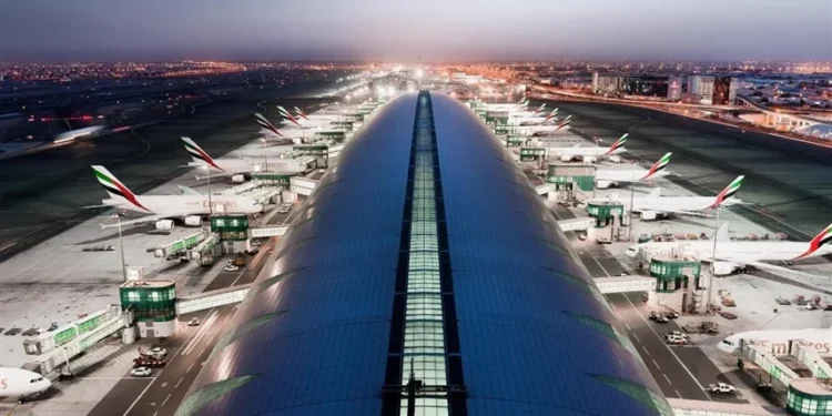 سقوط طائرتين مُسيّرتين قرب مطار دبي الدولي وإصابة أربعة أشخاص