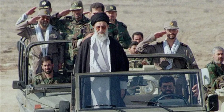 الإعلام الإيراني: اغتيال خامنئي يرافقه مقتل قيادات عليا بالحرس الثوري