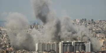 حزب الله يستهدف نهاريا وقاعدة حيفا البحرية رداً على الغارات الإسرائيلية