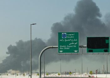 انفجارات تهز أبوظبي والدوحة ودبي.. وإيران تعلن إسقاط 6 مسيّرات “هرمس”