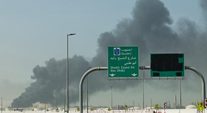 انفجارات تهز أبوظبي والدوحة ودبي.. وإيران تعلن إسقاط 6 مسيّرات “هرمس”