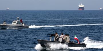 إيران تعلن سيطرة قواتها البحرية على الخليج ومضيق هرمز