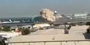 انفجار في دبي نتيجة سقوط طائرتين مسيرتين قرب مطار دبي الدولي وإصابة أربعة أشخاص