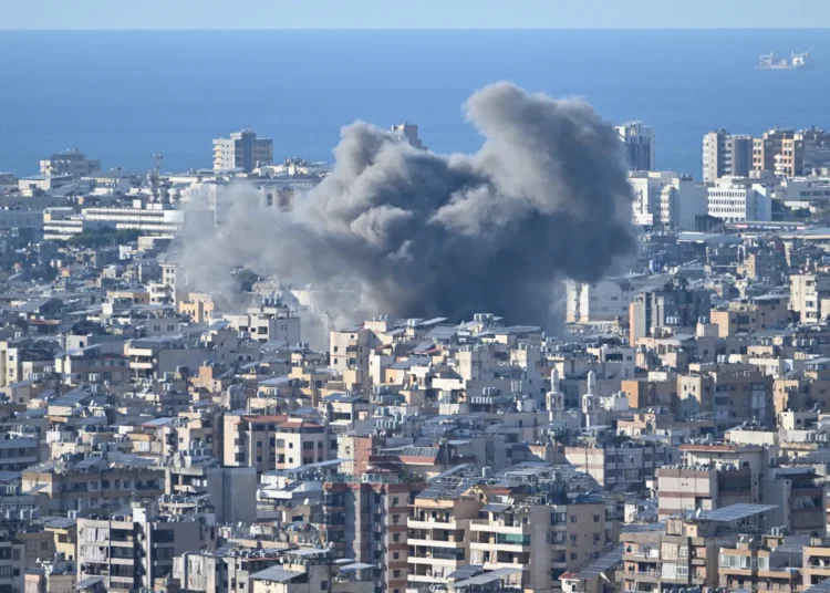 إسرائيل توسّع ضرباتها في لبنان وتستهدف مرافق “القرض الحسن” المرتبطة بحزب الله