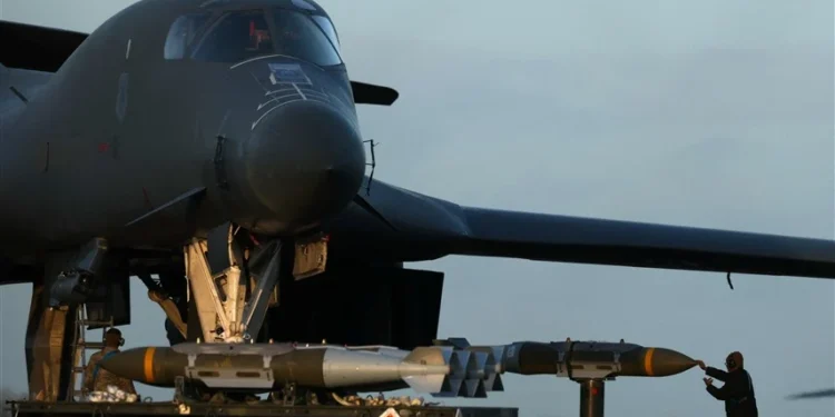 رسائل النار من السماء: تجهيز قاذفات B-1 الأميركية لضرب التحصينات الإيرانية