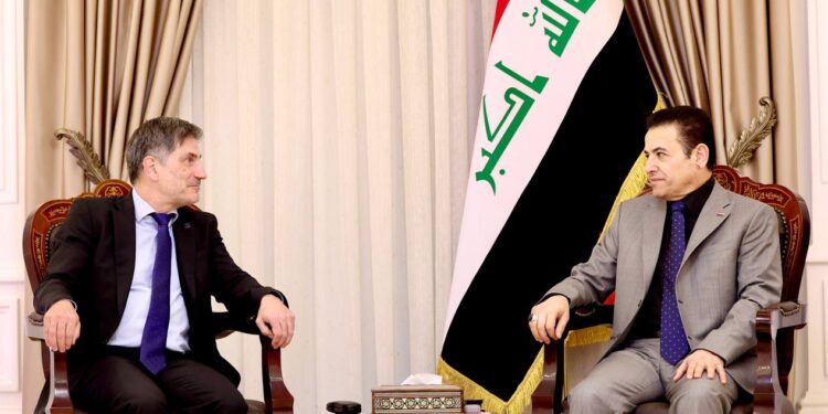 العراق يؤكد التزامه بالاتفاق الأمني مع إيران خلال استقبال السفير الأوروبي
