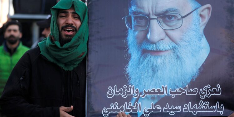 إيران تبدأ مراسم تشييع خامنئي وسط تصعيد عسكري وتهديدات متبادلة