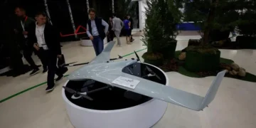 زيلينسكي يتهم روسيا بتزويد إيران بمسيّرات “شاهد” لاستخدامها في هجمات بالمنطقة