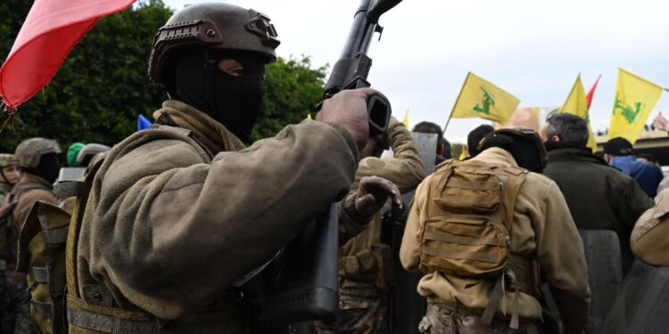 إسرائيل تخطط لحملة طويلة ضد حزب الله تتجاوز الحرب مع إيران