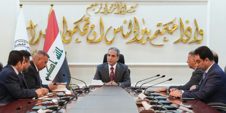 اجتماع أمني–قضائي رفيع في بغداد لتعزيز حماية السجون واحتواء تداعيات نقل معتقلين من سوريا