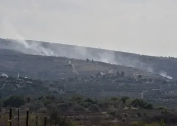 إسرائيل تعزز قواتها شمال لبنان وتواصل ضرب مواقع حزب الله