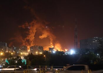 الجيش الإسرائيلي: تدمير نصف مخزون صواريخ إيران واستهداف أهداف في عمق طهران