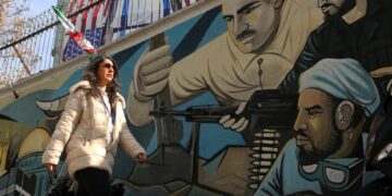 مخاوف أوروبية من تسلل عناصر مرتبطة بالحرس الثوري عبر موجات الهجرة الإيرانية