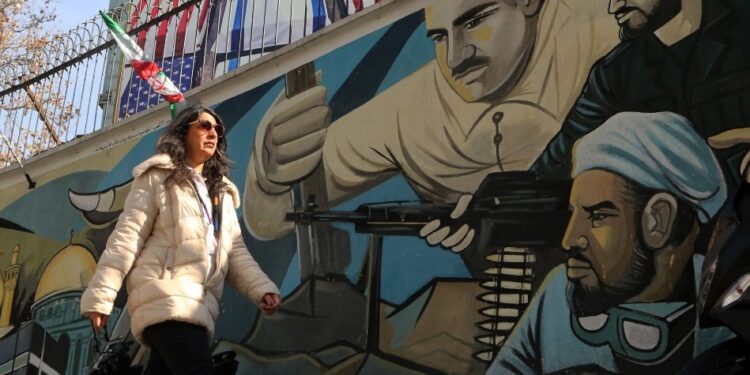 مخاوف أوروبية من تسلل عناصر مرتبطة بالحرس الثوري عبر موجات الهجرة الإيرانية