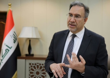 العراق أمام أخطر اختبار اقتصادي منذ سنوات: تحذيرات من تداعيات الحرب وإغلاق المضيق على الإيرادات والطاقة