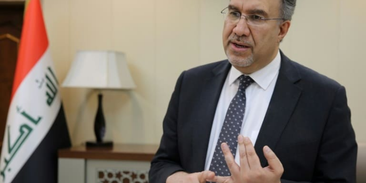 العراق أمام أخطر اختبار اقتصادي منذ سنوات: تحذيرات من تداعيات الحرب وإغلاق المضيق على الإيرادات والطاقة