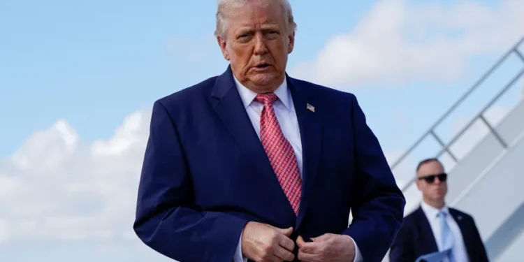 ترامب يهدد إيران: فتح مضيق هرمز أو استهداف منشآت الطاقة