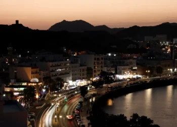 الولايات المتحدة تأمر موظفيها غير الأساسيين بمغادرة سلطنة عُمان