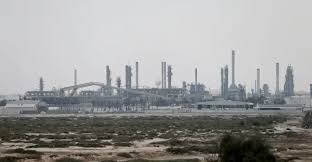 دخان كثيف يتصاعد قرب مصفاة بابكو في البحرين عقب هجوم بمسيّرات