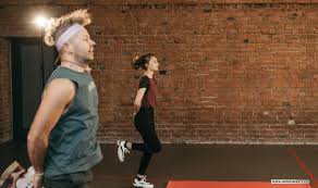 التمارين الهوائية المنتظمة تحافظ على دماغك شابًا: دراسة جديدة تكشف النتائج