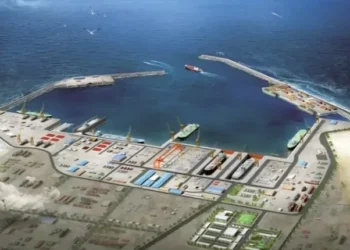 مسيرات تستهدف خزان وقود في ميناء الدقم العُماني وسط تصاعد التوتر الإقليمي