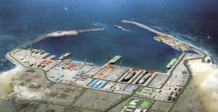 مسيرات تستهدف خزان وقود في ميناء الدقم العُماني وسط تصاعد التوتر الإقليمي