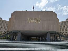 بغداد تبحث بدائل عاجلة لتصدير النفط وسط شلل الملاحة في مضيق هرمز