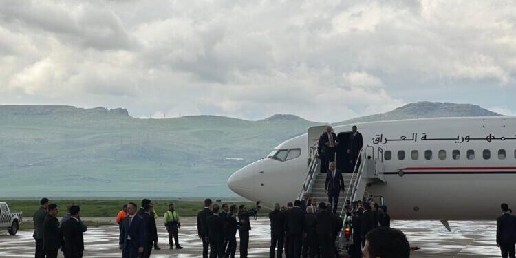 نزار آميدي يصل السليمانية في أول زيارة رسمية ويستهلها بزيارة ضريح مام جلال