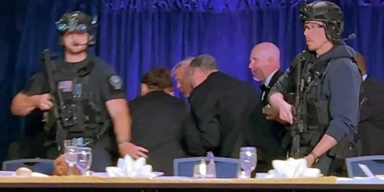 هجوم داخل عشاء مراسلي البيت الأبيض.. تحقيقات موسعة وفرضية “الذئب المنفرد” تحت المجهر