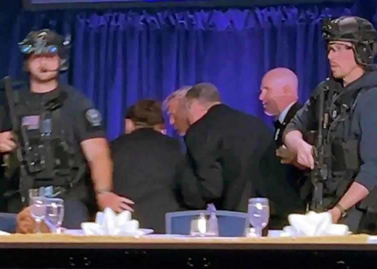 هجوم داخل عشاء مراسلي البيت الأبيض.. تحقيقات موسعة وفرضية “الذئب المنفرد” تحت المجهر