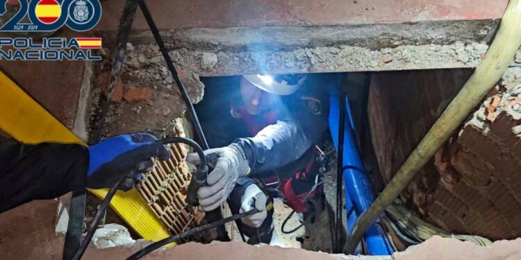 الشرطة الإسبانية تكتشف نفقاً لتهريب المخدرات بين المغرب وسبتة