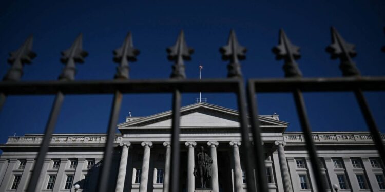 واشنطن ترفع العقوبات عن وزير مالية روسي سابق