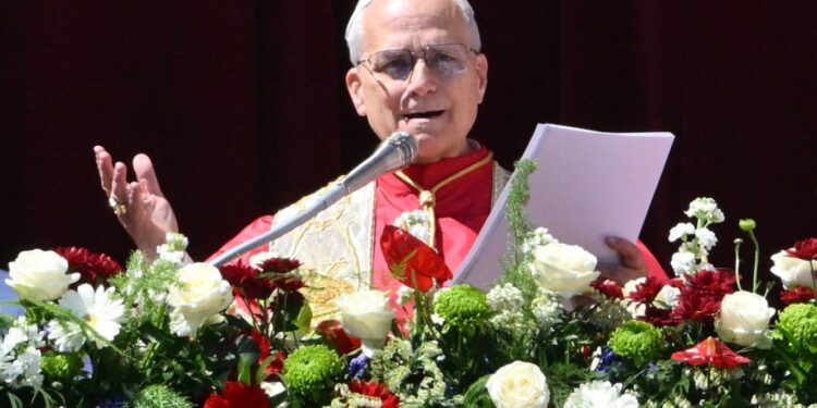 بابا الفاتيكان يدعو في رسالة عيد القيامة إلى إنهاء الحروب والتخلي عن الهيمنة