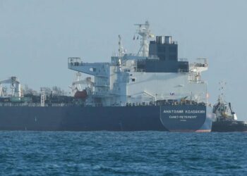 واشنطن تدرس تمديد إعفاء النفط الروسي وسط جدل سياسي وضغوط أسعار الطاقة