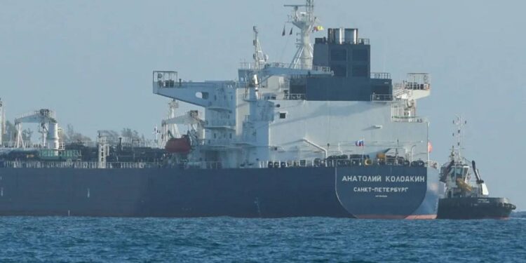 واشنطن تدرس تمديد إعفاء النفط الروسي وسط جدل سياسي وضغوط أسعار الطاقة