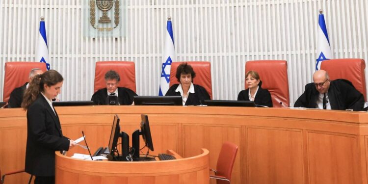 المحكمة العليا الإسرائيلية تبحث إقالة بن غفير وسط صدام حاد مع الحكومة