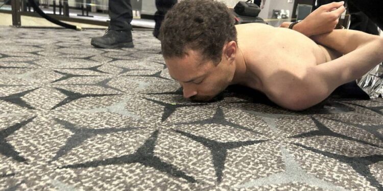 مهاجم “عشاء البيت الأبيض” أمام القضاء بتهم استهداف ترامب ومسؤولين كبار