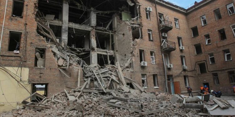 طائرات مسيّرة أوكرانية تستهدف مصفاة توابسي وتوقع قتلى في بيلغورود الروسية