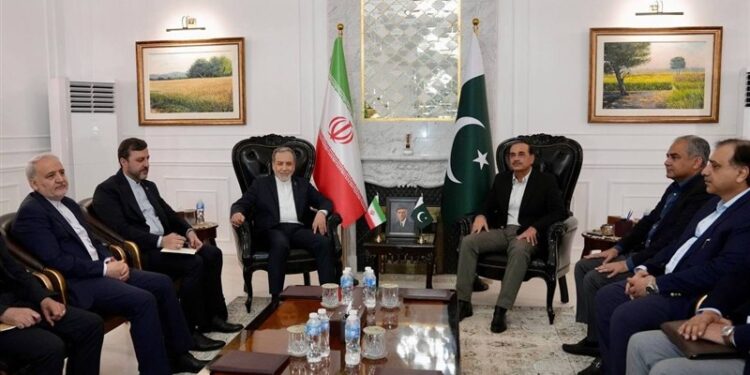 مفاوضات إيران تحت ضغط الانقسامات.. تحركات في إسلام آباد وسط غموض المسار