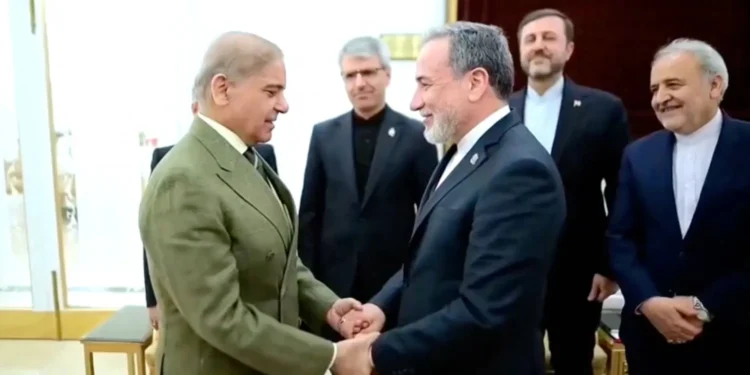 باكستان تكثف وساطتها لخفض التوتر بين واشنطن وطهران