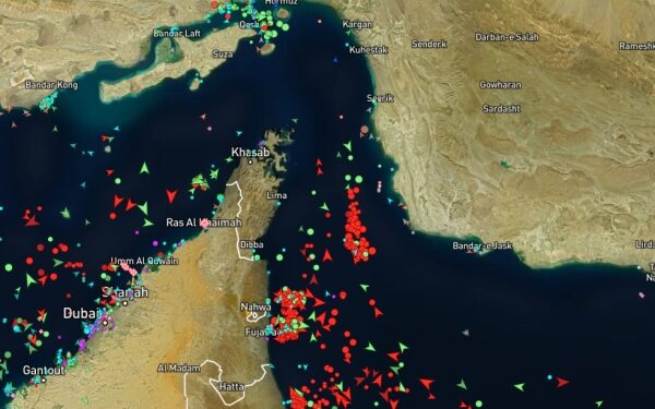 إيران تعلن فتح مضيق هرمز بالكامل بعد اتفاق وقف النار بين لبنان وإسرائيل
