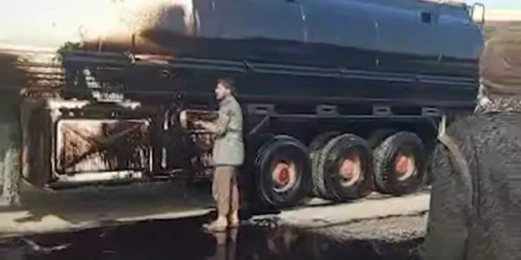 استهداف صهاريج النفط العراقية في سوريا مع بدء قوافل الفيول نحو بانياس