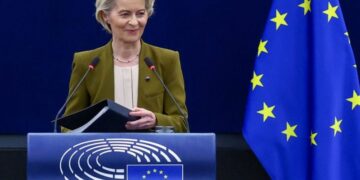 فون دير لاين تدعو لوقف إطلاق نار دائم في إيران ولبنان وضمان أمن الملاحة في هرمز