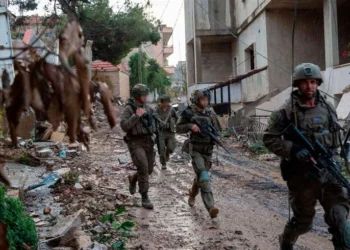 قوات إسرائيلية تحاصر معقلاً لحزب الله في جنوب لبنان