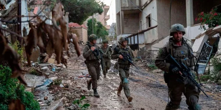 قوات إسرائيلية تحاصر معقلاً لحزب الله في جنوب لبنان