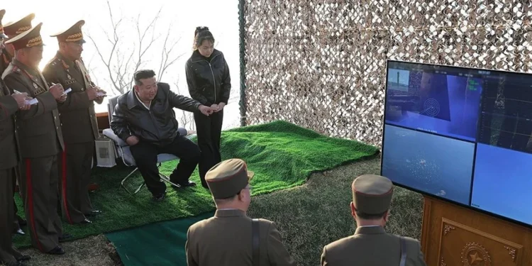 تصعيد عسكري جديد.. كوريا الشمالية تطلق 5 صواريخ بالستية قصيرة المدى