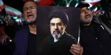 ضوء أخضر من خامنئي لمفاوضات إسلام آباد وسط ضبابية أميركية إيرانية