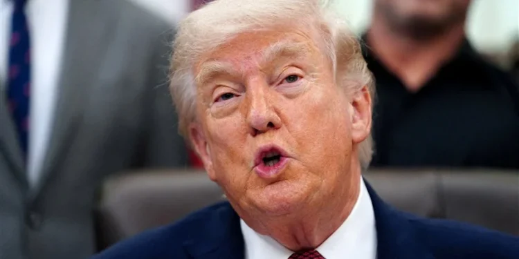 ترامب يمدد الهدنة مع إيران مؤقتاً وسط تعثر مفاوضات إسلام آباد وتوترات متصاعدة